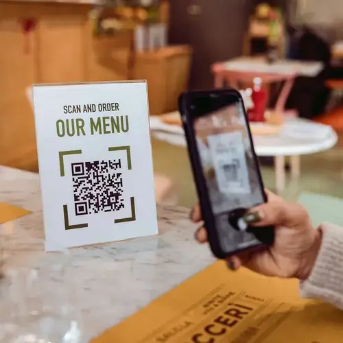 Panduan untuk Pemilik Restoran untuk Mencipta Dan Mengintegrasikan Menu Kod QR